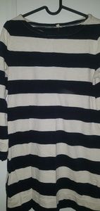 Dress zippers on lower sides/fits like a medium